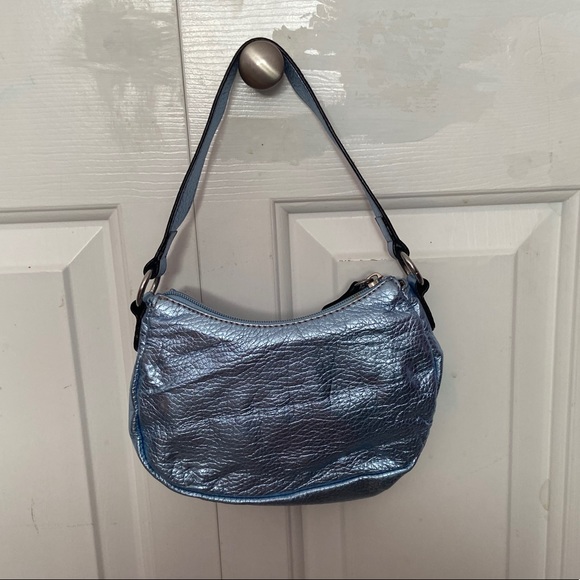 Blue guess mini purse. Might be fake - Picture 2 of 2